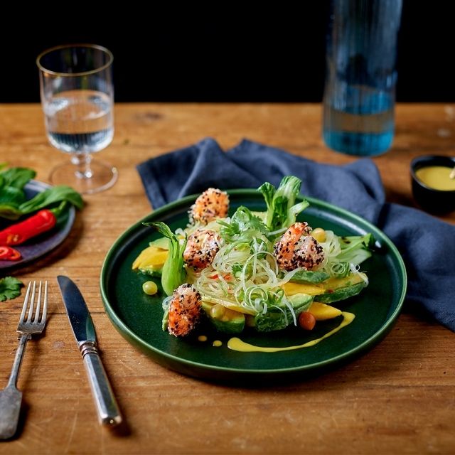 Salade Avocat Mangue Crevettes au Sésame